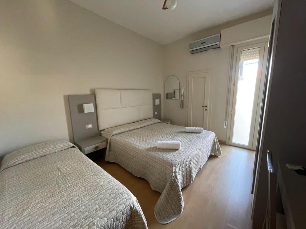 Hotel Vera Cesenatico Esterno foto