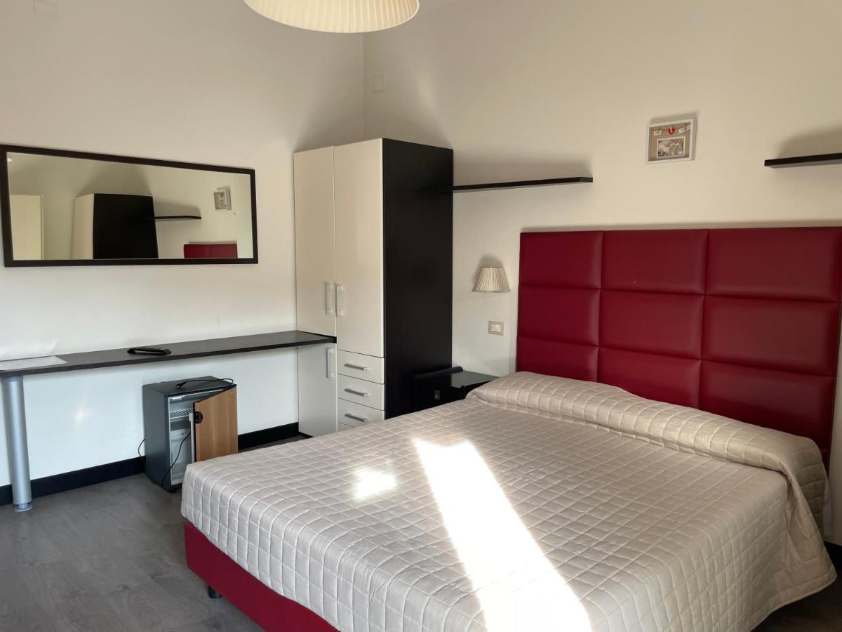 Hotel Vera Cesenatico Esterno foto